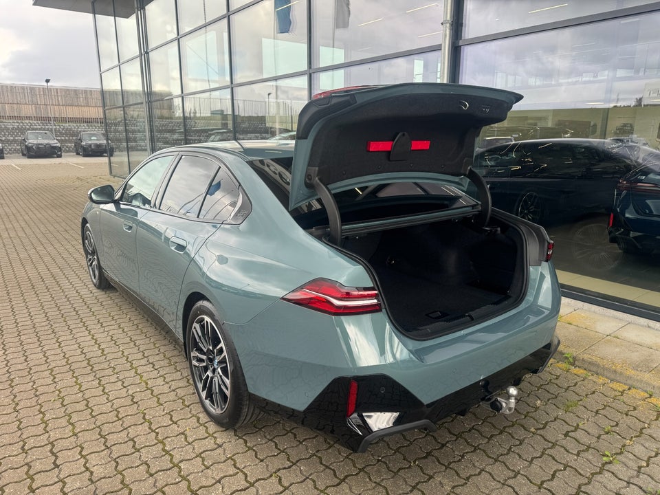 BMW i5 eDrive40 M-Sport 4d