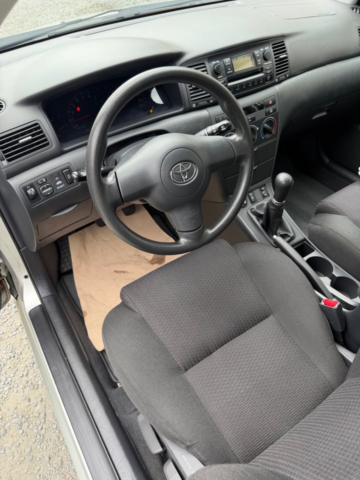 Toyota Corolla 1,6 Luna 5d