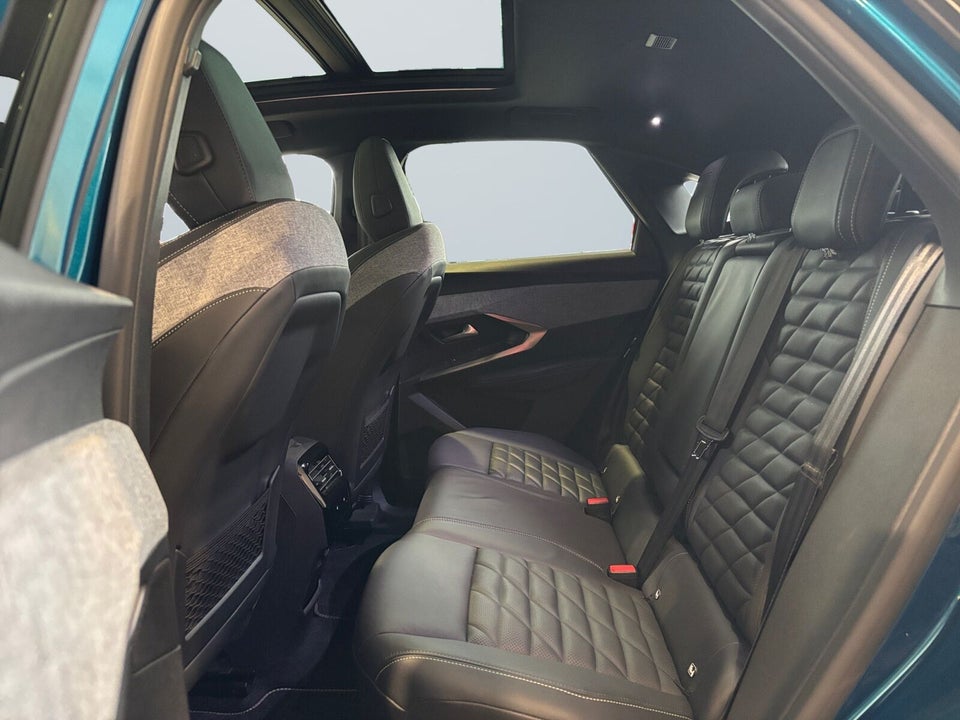 Peugeot e-3008 77 GT Pack 5d