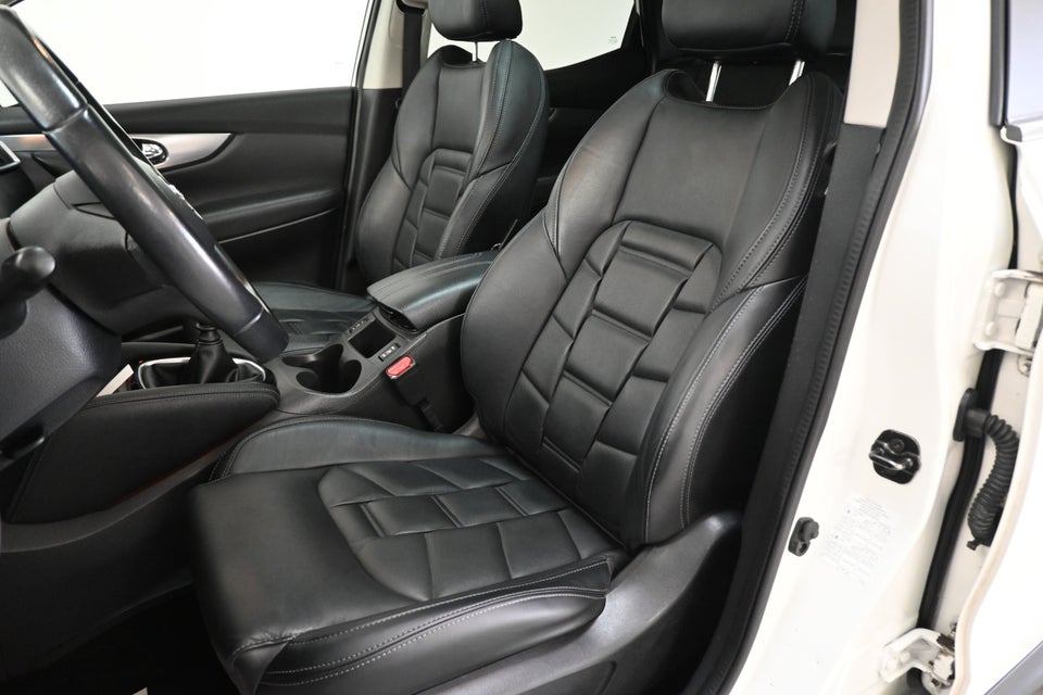 Nissan Qashqai 1,3 Dig-T 140 Tekna 5d