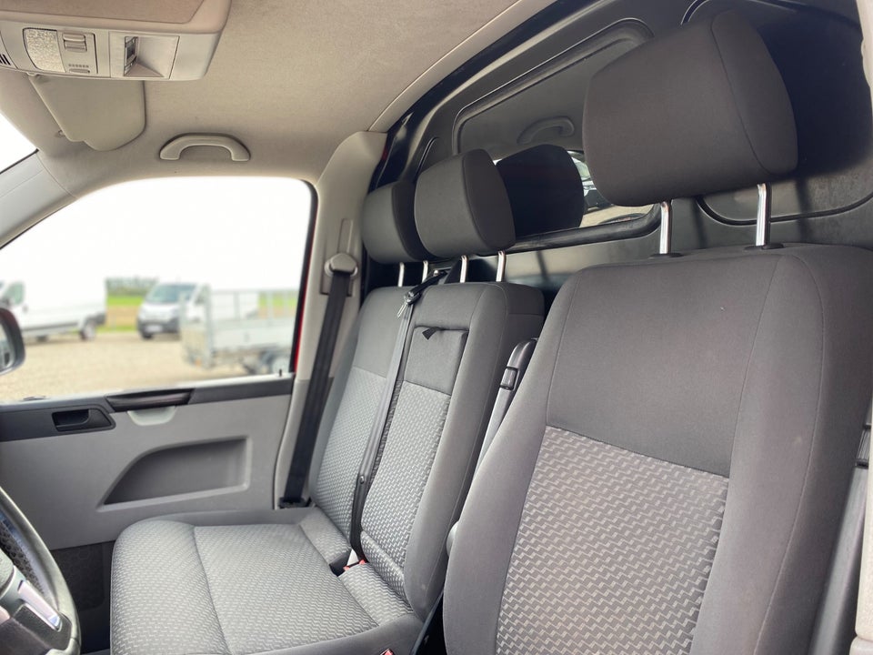 VW Transporter 2,0 TDi 140 Kassevogn DSG lang