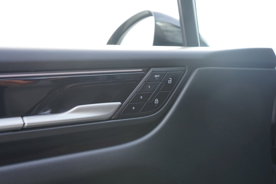Porsche Macan 4 5d