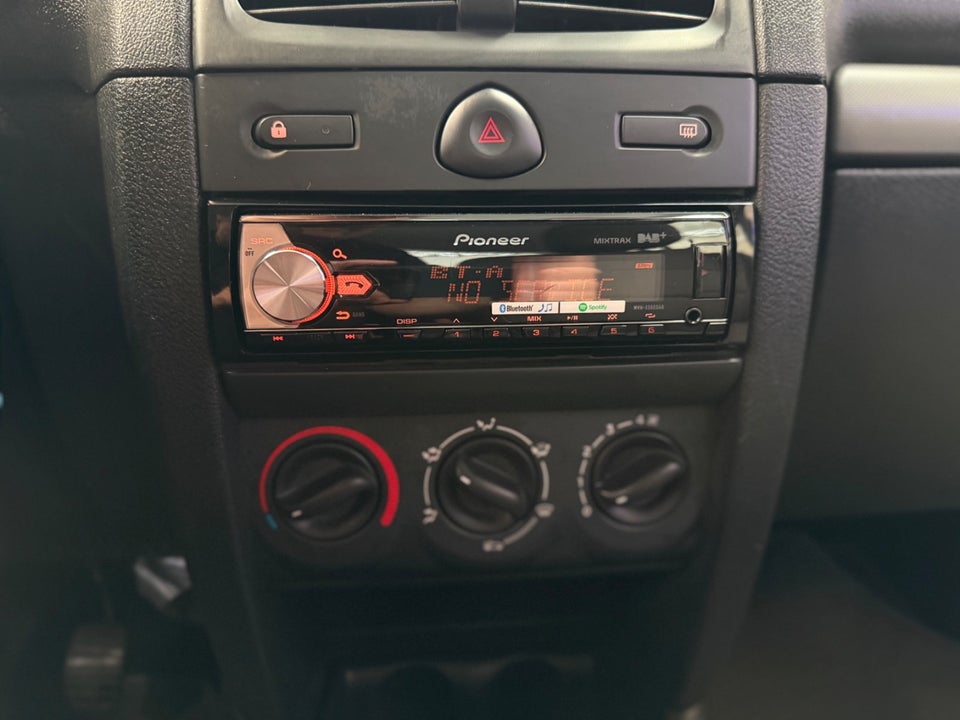 Renault Clio II 1,2 8V Storia 3d