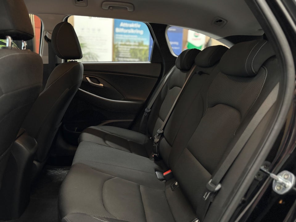 Hyundai i30 1,6 CRDi 110 Premium stc. DCT 5d