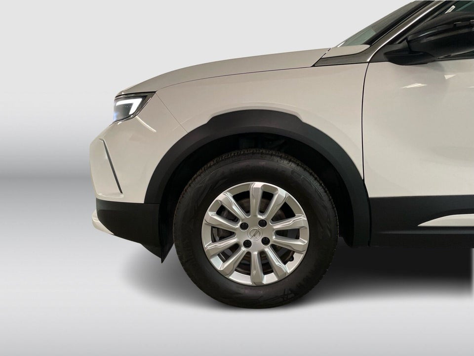 Peugeot 2008 1,2 e-THP 110 Selection Sky 5d