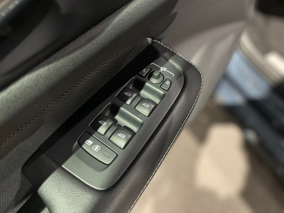 Volvo V60 2,0 T6 ReCharge R-Design aut. AWD 5d