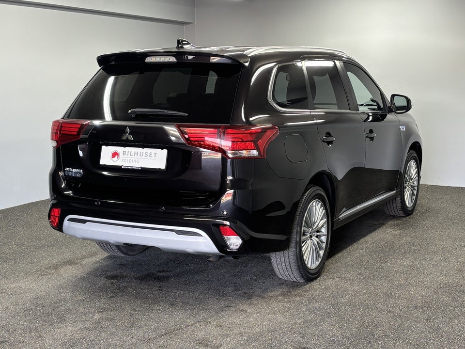 Mitsubishi Outlander 2,4 PHEV Instyle CVT 4WD 5d