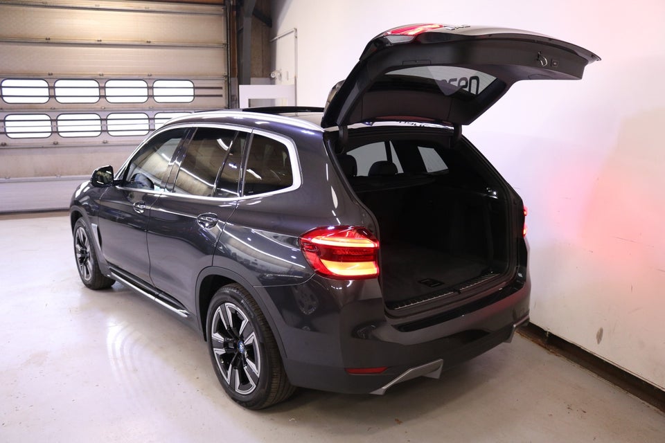 BMW iX3 Charged 5d