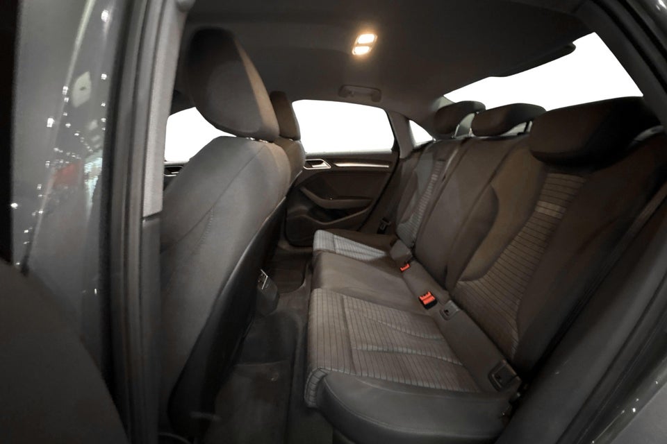 Audi A3 35 TFSi Sport Limited S-tr. 4d