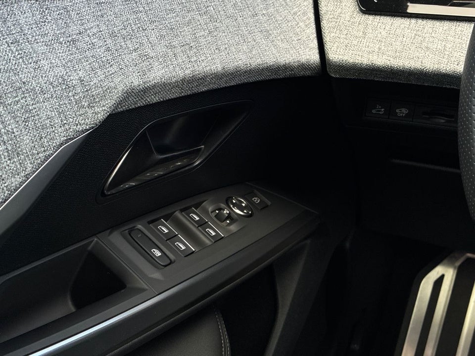 Peugeot e-3008 77 GT Pack 5d