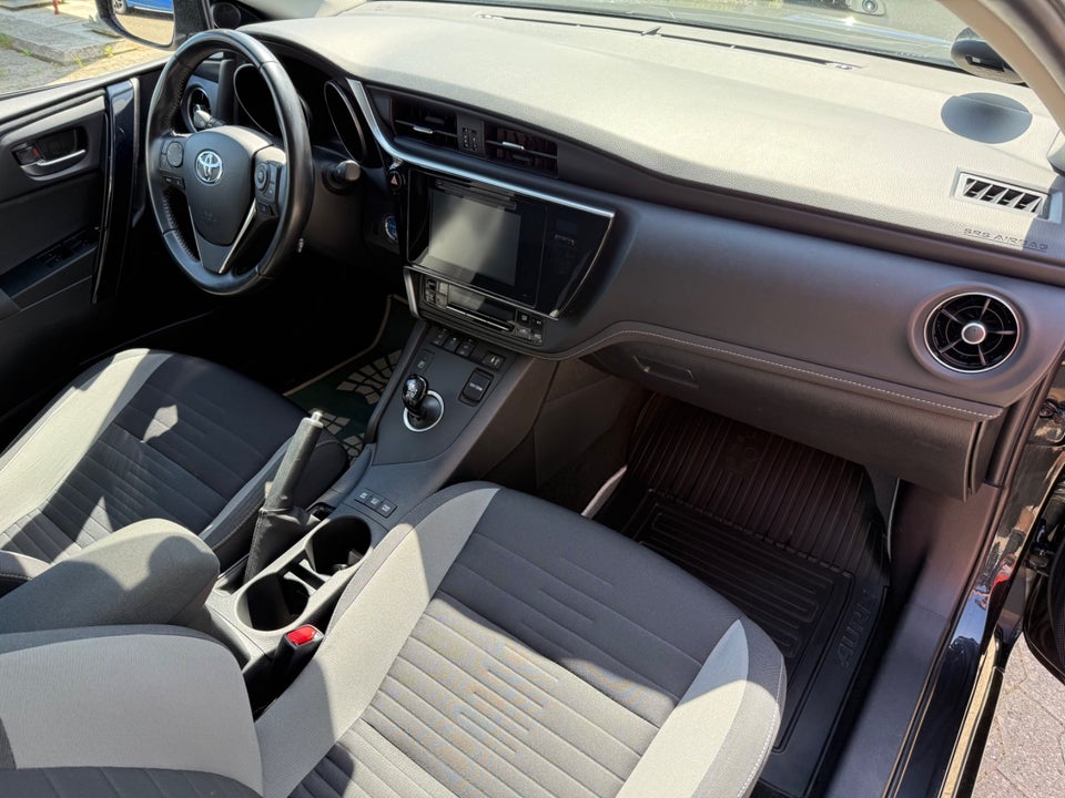 Toyota Auris 1,8 Hybrid H2 Comfort Touring Sports CVT 5d