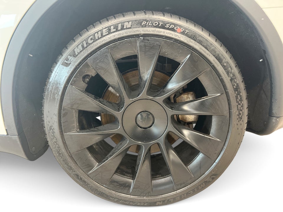 Tesla Model Y Long Range AWD 5d