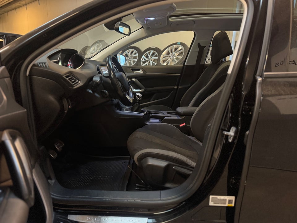 Peugeot 308 1,6 BlueHDi 120 Style Sky SW 5d