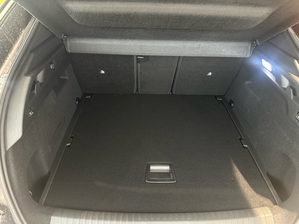 Peugeot e-3008 77 GT Pack 5d