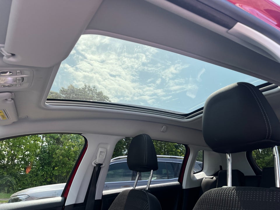 Peugeot 2008 1,6 BlueHDi 100 Allure Sky 5d