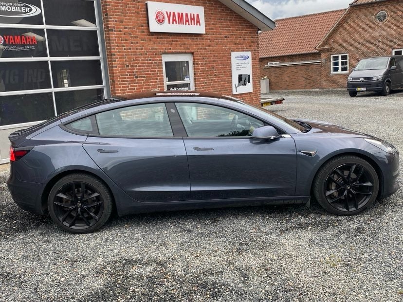 Tesla Model 3 Long Range AWD 4d