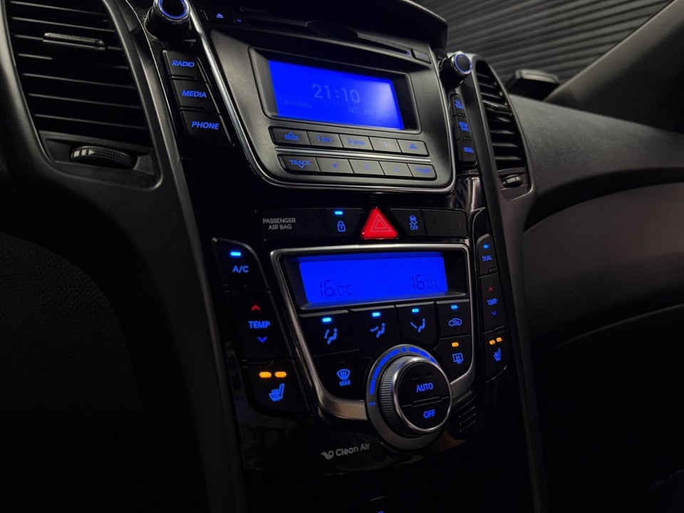 Hyundai i30 1,6 CRDi 110 EM-Edition 5d