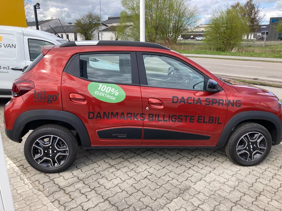 Dacia Spring Essential 5d