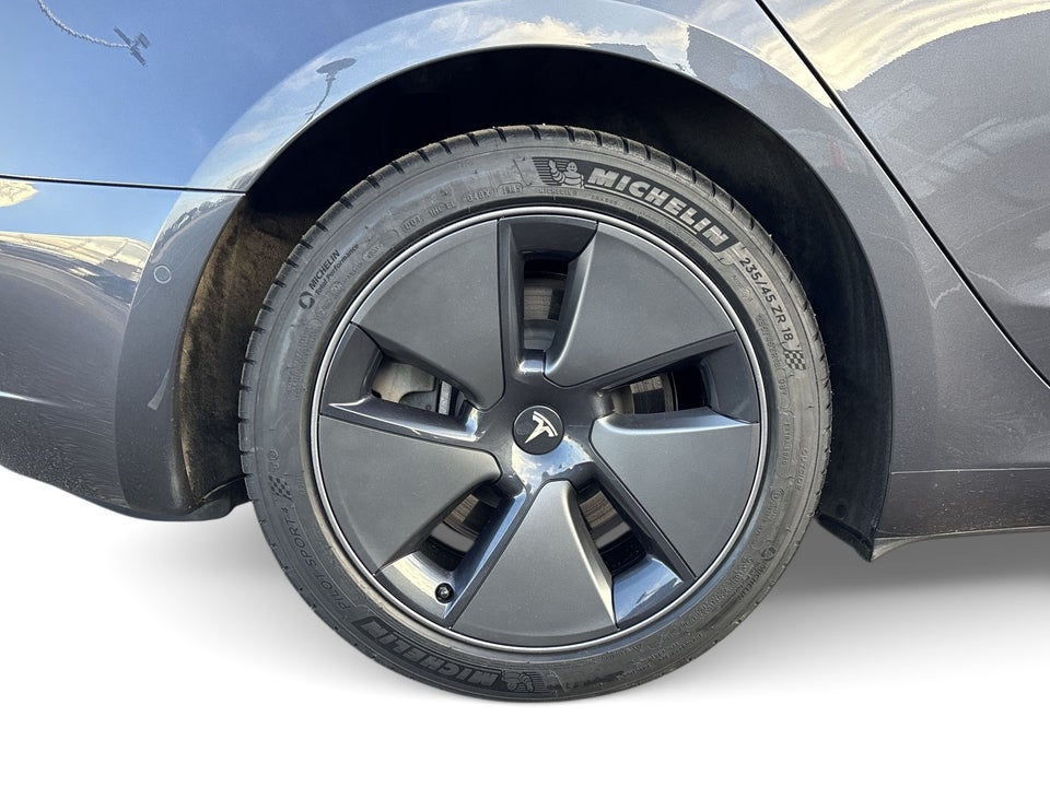 Tesla Model 3 Standard Range+ RWD 4d