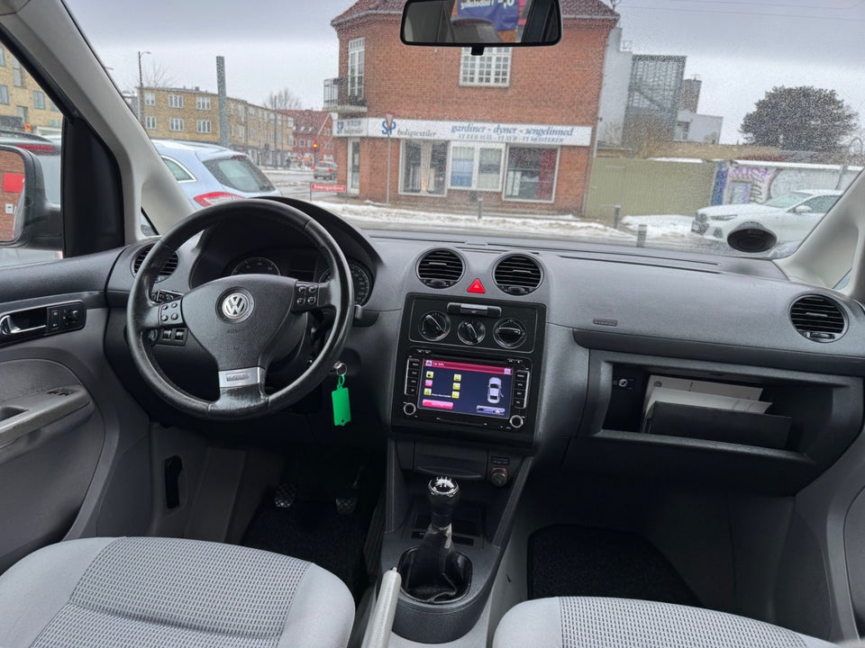 VW Caddy 1,6 Life 7prs 5d