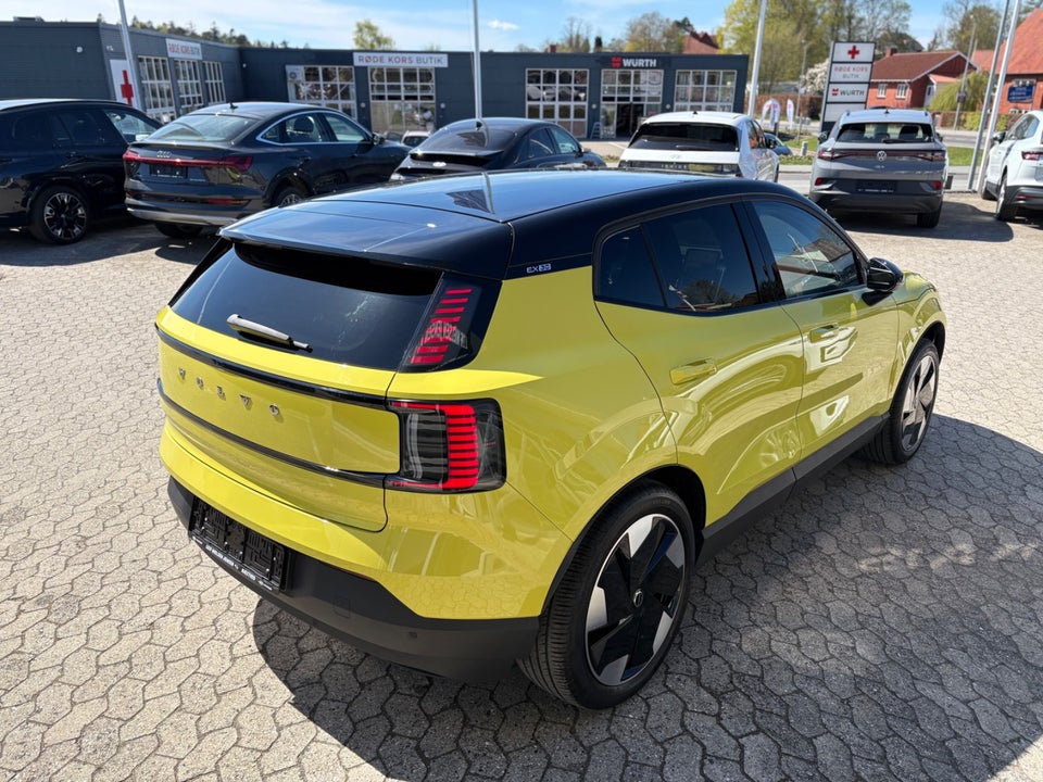 Volvo EX30 Extended Range Plus 5d