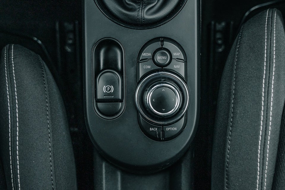 MINI Cooper SE Essential 3d