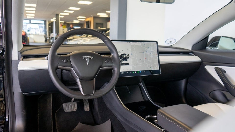 Tesla Model 3 Long Range AWD 4d