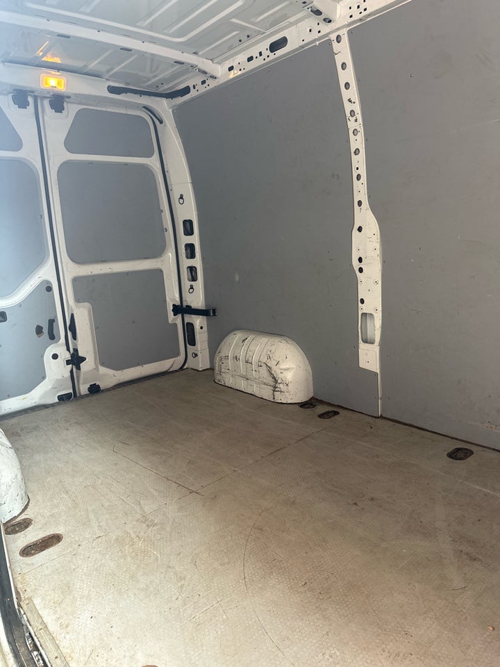 Renault Master III T35 2,3 dCi 170 L2H2 Kassevogn