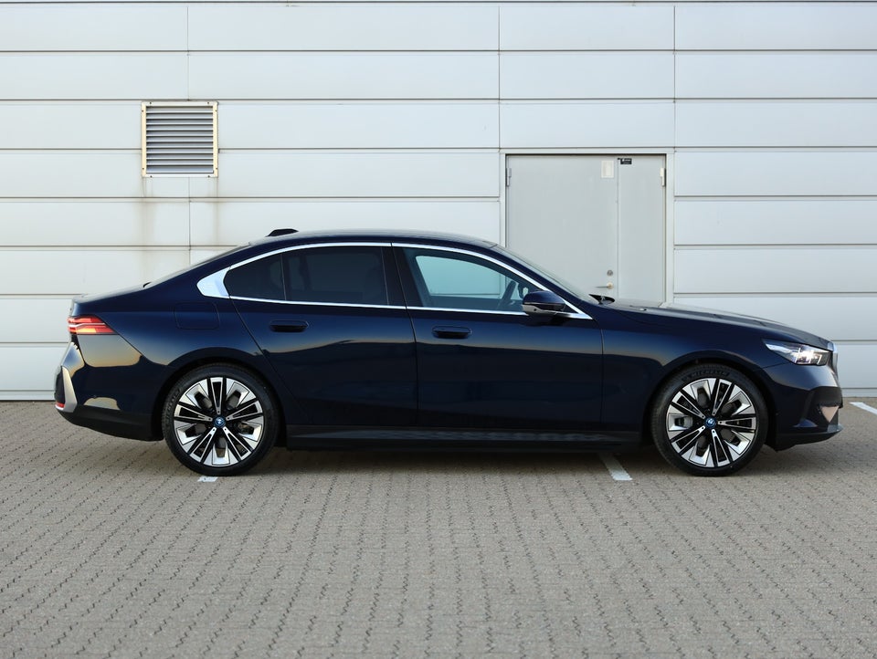 BMW i5 eDrive40 Fully Charged M-Sport 4d