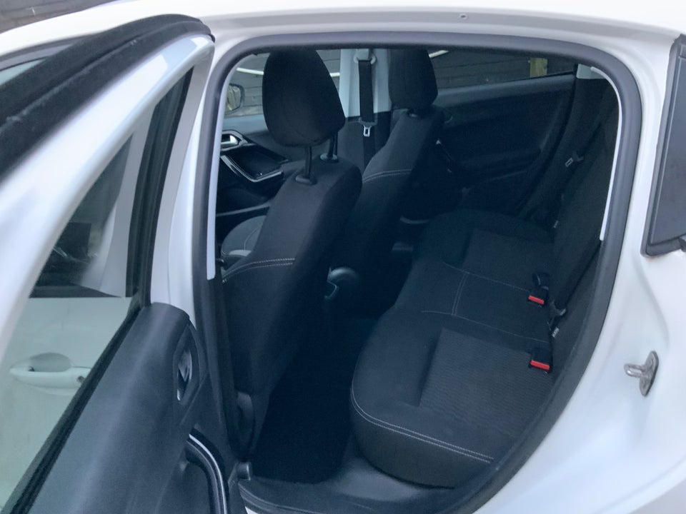 Peugeot 208 1,2 VTi 82 Allure Sky 5d