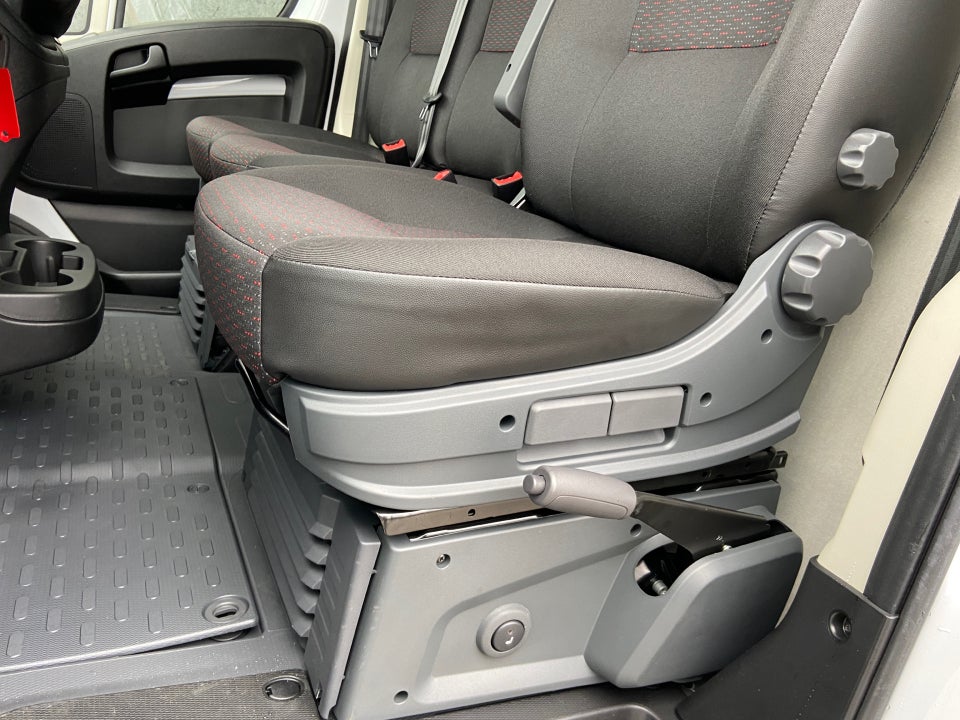 Peugeot Boxer 333 2,2 BlueHDi 140 L3H2 Premium