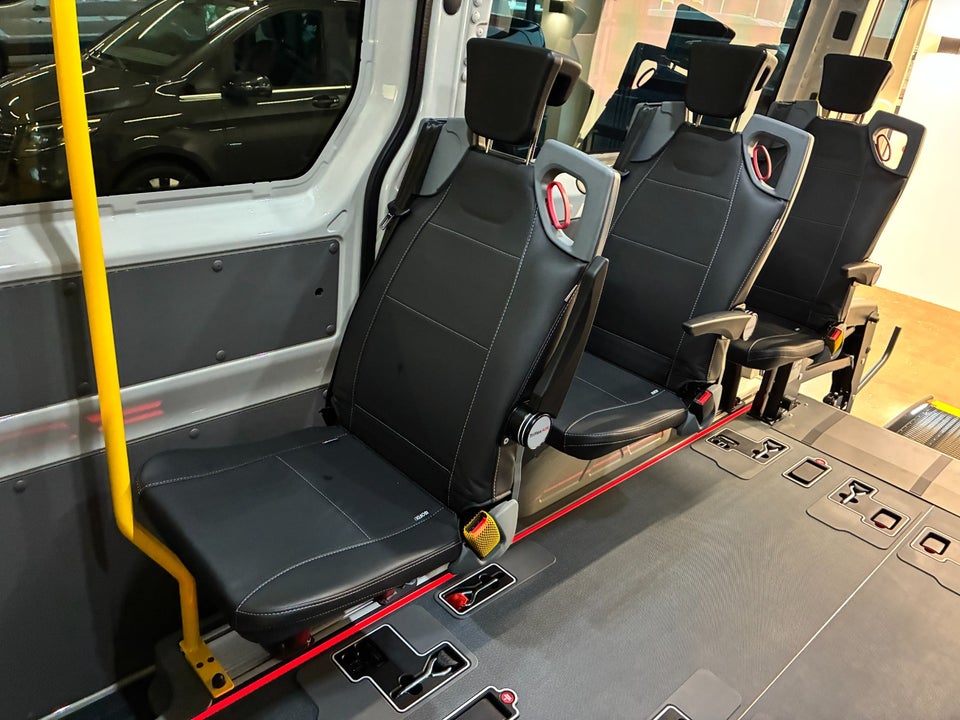 VW Crafter 35 2,0 TDi 140 Kombi L3H3 aut.