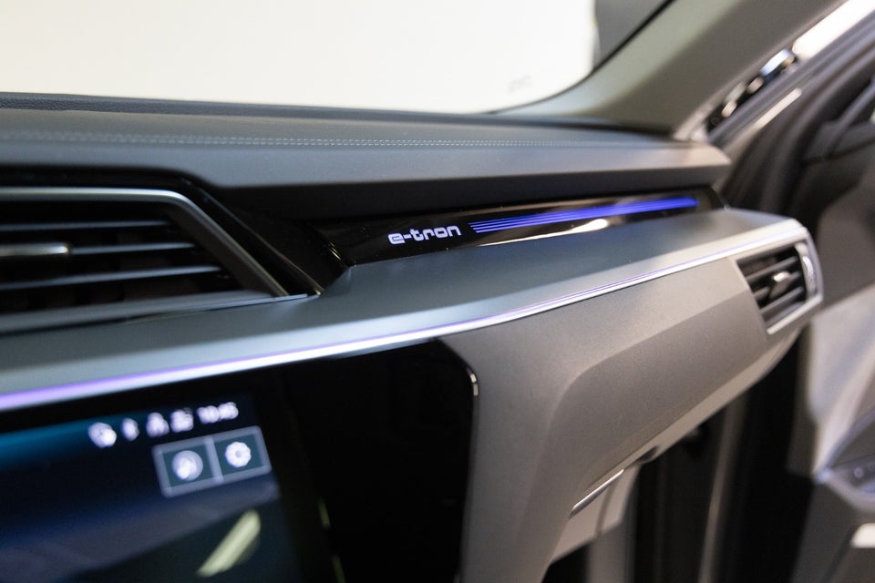 Audi Q8 e-tron 55 Advanced quattro 5d