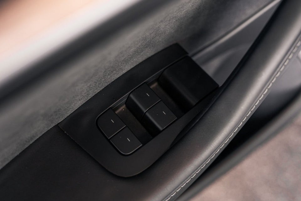 Tesla Model 3 Standard Range+ RWD 4d