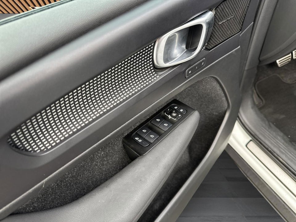 Volvo XC40 P8 ReCharge Twin Pro 5d