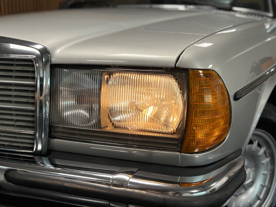Mercedes 230 CE 2,3 Coupé aut. 2d