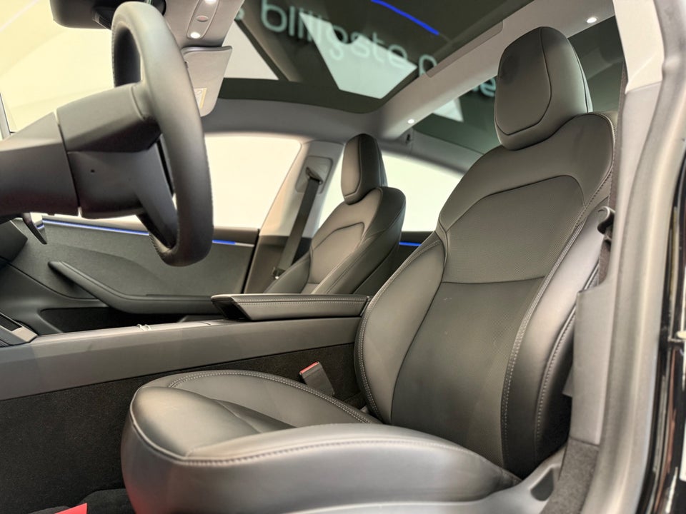 Tesla Model 3 RWD 4d