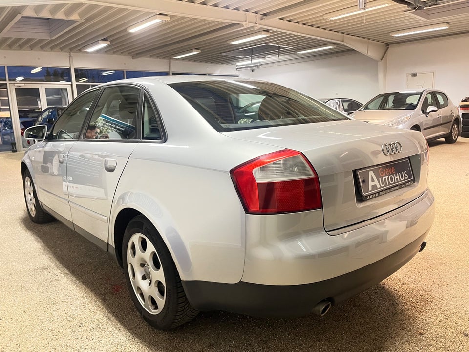 Audi A4 2,4 V6 4d