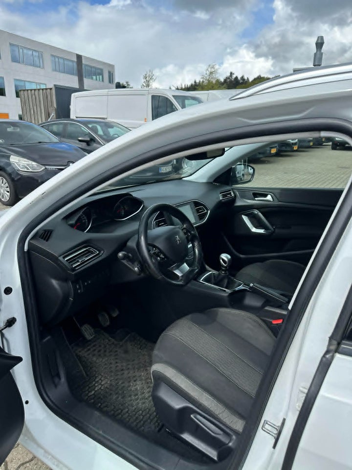 Peugeot 308 1,6 BlueHDi 120 Style SW 5d