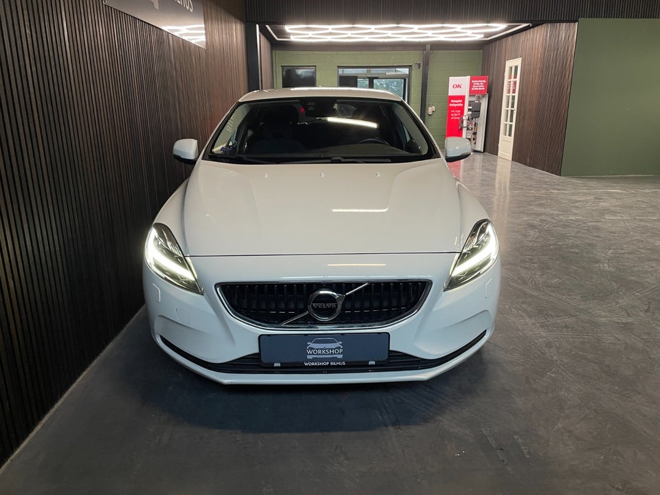 Volvo V40 2,0 D2 120 Momentum 5d