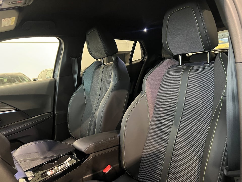 Peugeot e-2008 54 GT 5d