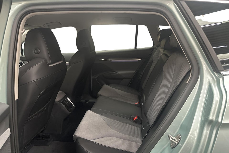 Skoda Enyaq 80 iV Plus Loft 5d