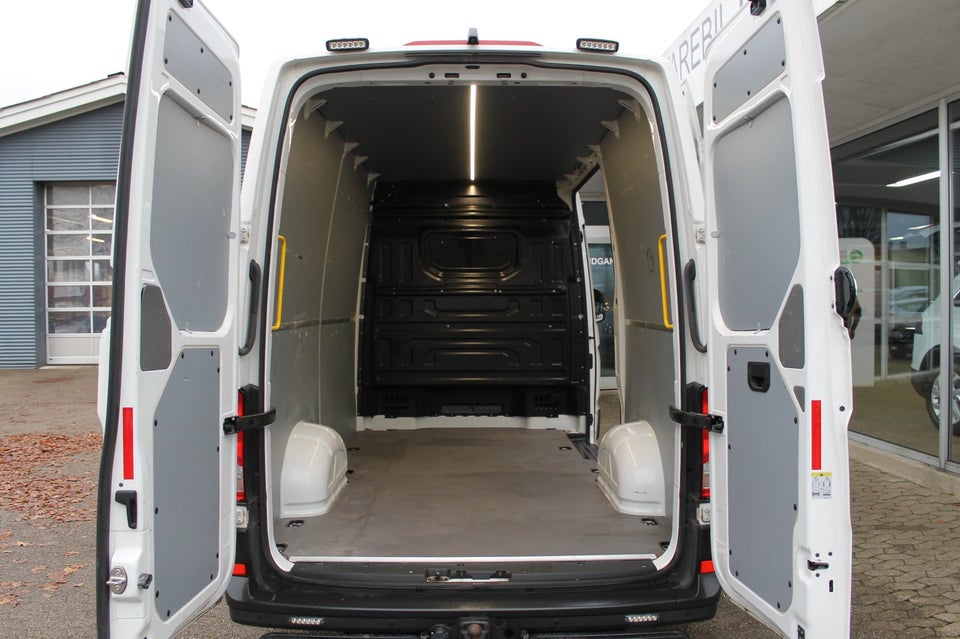 VW Crafter 35 2,0 TDi 177 Kassevogn L3H2 aut.