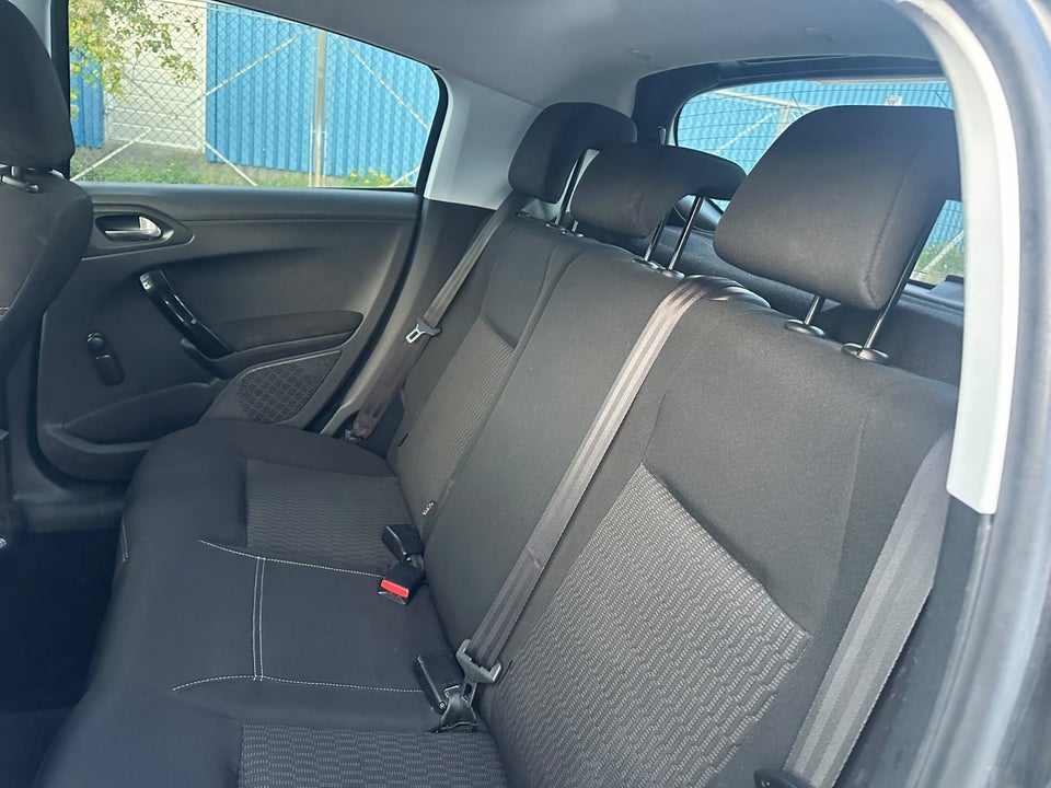 Peugeot 208 1,6 BlueHDi 100 Active 5d