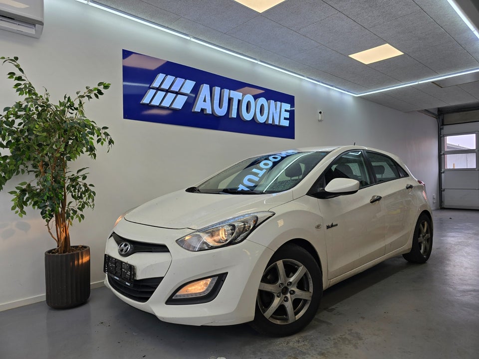 Hyundai i30 1,6 CRDi 110 XTR Eco 5d