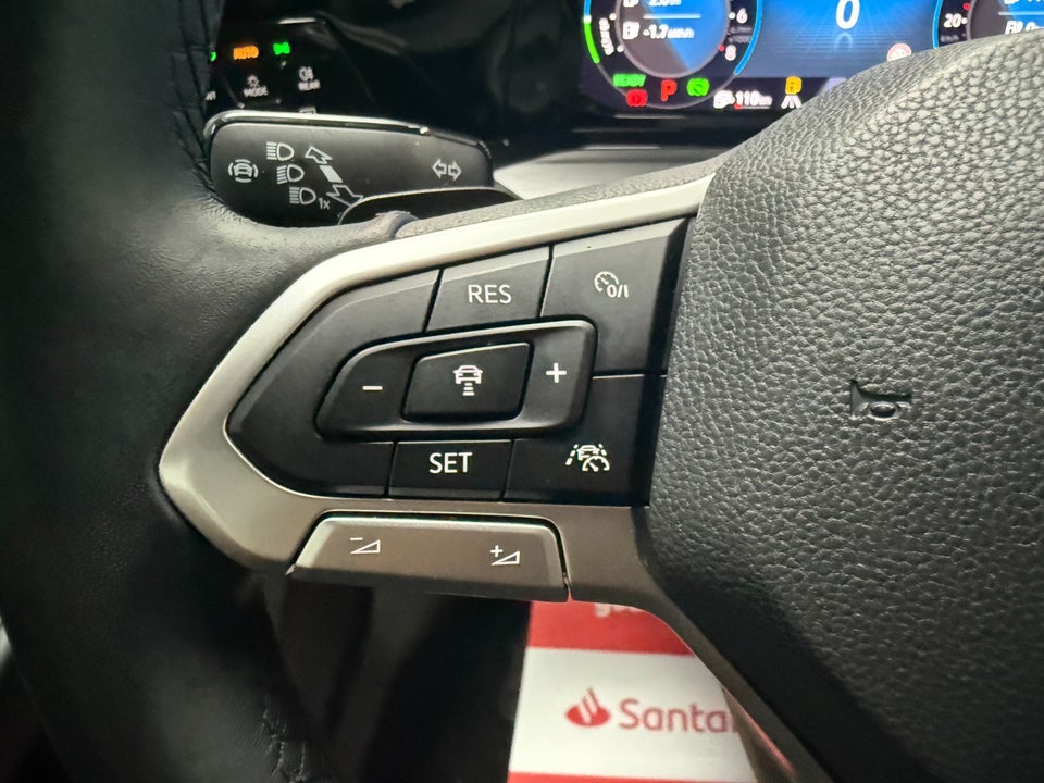 VW Golf VIII 1,4 eHybrid DSG 5d