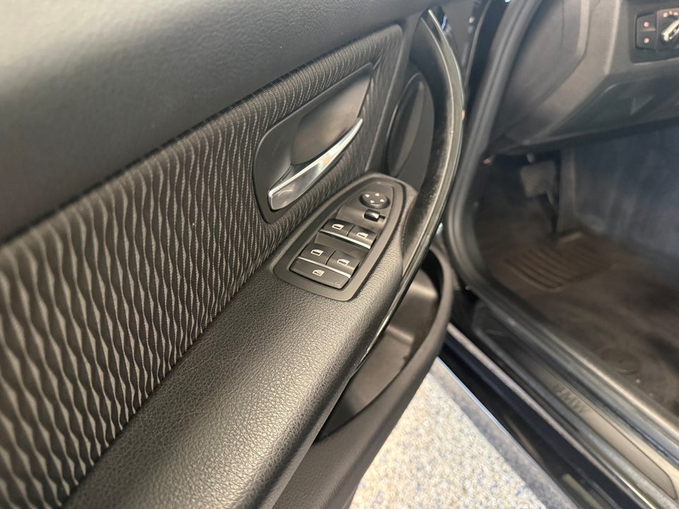 BMW 320d 2,0 Touring Advantage aut. 5d