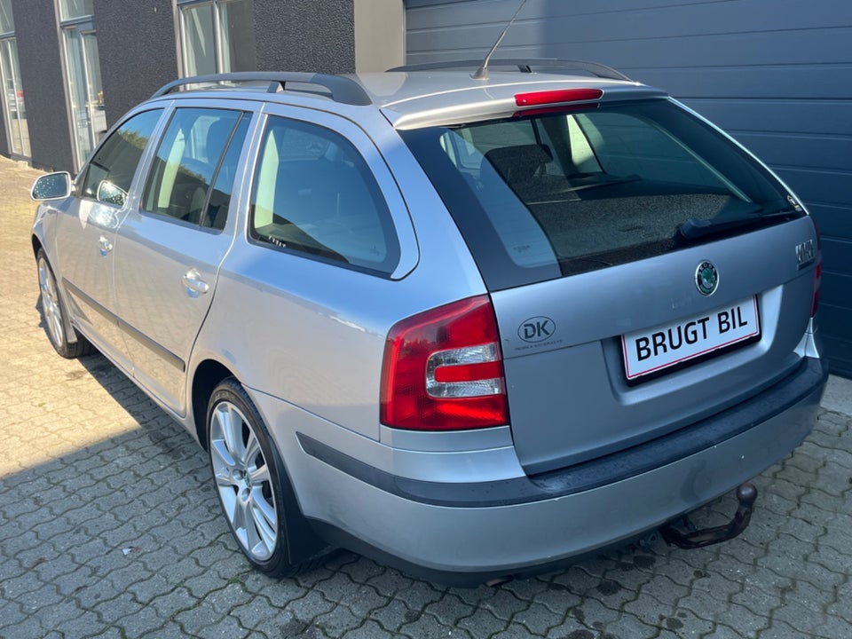 Skoda Octavia 1,6 FSi Ambiente 5d