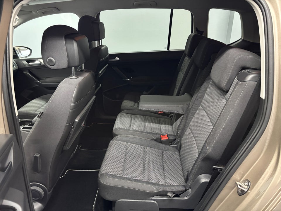 VW Touran 1,6 TDi 115 Comfortline DSG 7prs 5d