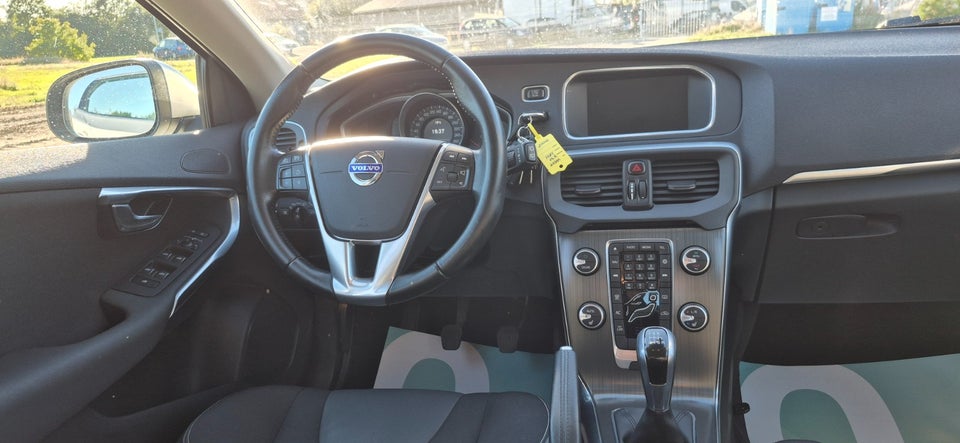 Volvo V40 2,0 D4 190 Momentum 5d